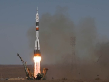 Η Ρωσία εκτόξευσε πύραυλο Σογιούζ που μεταφέρει στρατιωτικό δορυφόρο