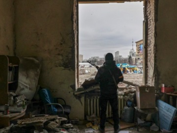 Χωρίς νερό και ρεύμα η Χερσώνα μετά τα πλήγματα για τα οποία Μόσχα και Κίεβο αλληλοκατηγορούνται