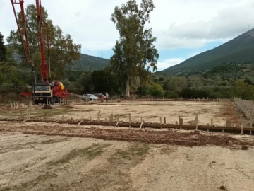 Δήμος Τροιζηνίας - Μεθάνων: Ξεκίνησε η κατασκευή γηπέδου 5Χ5 στον Καρατζά 