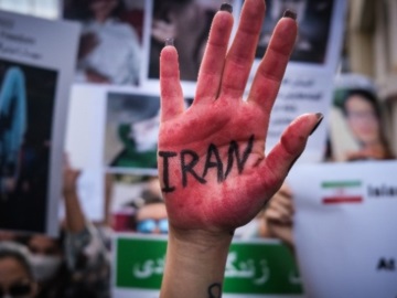 Περισσότεροι από 300 νεκροί από τότε που άρχισαν οι διαδηλώσεις στο Ιράν