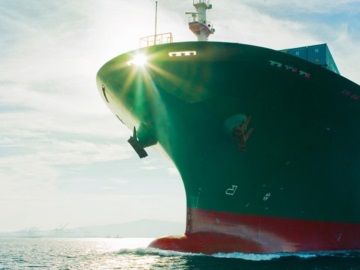 ΟΗΕ: Η παγκόσμια εμπορική ναυτιλία καλείται να καβαλήσει το πράσινο κύμα