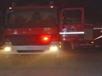 Ρομά έκαψαν κατάστημα με ελαστικά στον Ασπρόπυργο και αστικό λεωφορείο στα Άνω Λιόσια