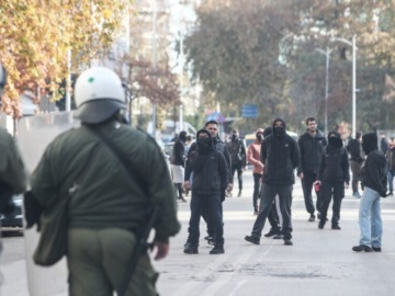 Δυτική Θεσσαλονίκη: Νέα επεισόδια με Ρομά – Ακούγονται πυροβολισμοί – Πέφτουν χημικά (βίντεο)