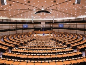 ΕΕ:Η Ρ. Μετσόλα αναστέλλει τις εξουσίες και τα καθήκοντα που είχαν ανατεθεί στην Εύα Καϊλή