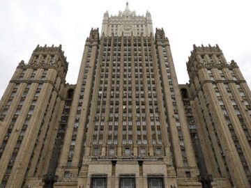 Η Μόσχα πιστεύει ότι μπορεί να υπάρξει γρήγορα αποκλιμάκωση αν η Δύση σταματήσει να στέλνει όπλα στην Ουκρανία
