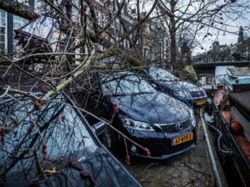 Θύελλα Γιούνις: 14 νεκροί στη βορειοδυτική Ευρώπη