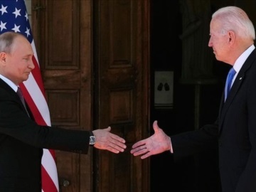 Συμφωνία για συνάντηση κορυφής Μπάιντεν- Πούτιν με διαμεσολαβητή τον Μακρόν