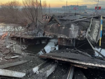 Εισβολή στο Κίεβο με τεθωρακισμένα – Ανατινάζουν γέφυρες