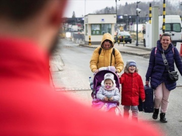 Πόρος: Βρετανός κάτοικος του νησιού συγκεντρώνει χρήματα για τις ανάγκες των προσφυγόπουλων της Ουκρανίας 