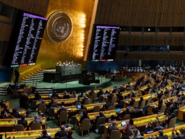 ΟΗΕ: Η Γενική Συνέλευση «απαιτεί» από τη Ρωσία να τερματίσει τον πόλεμο στην Ουκρανία