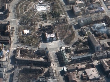 Ρωσικές δυνάμεις βομβάρδισαν σχολή καλών τεχνών στη Μαριούπολη - Πολυκατοικία επλήγη στο Χάρκοβο, τουλάχιστον 5 νεκροί 