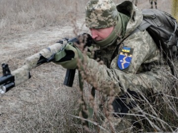 Δημοσκόπηση: Έτοιμοι να πολεμήσουν δηλώνουν οι μισοί Ουκρανοί