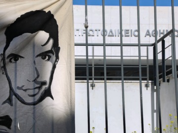 Δίκη για Ζακ Κωστόπουλο: Ο εισαγγελέας πρότεινε ενοχή κοσμηματοπώλη και μεσίτη, αθώωση αστυνομικών