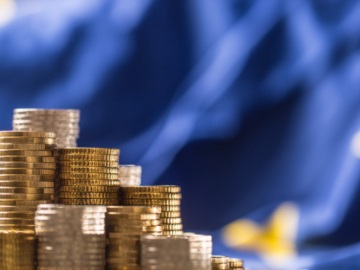 Tέλος εποχής για φθηνό χρήμα – Ανάλυση της Le Monde για την Ευρώπη και την παγκόσμια οικονομία