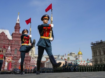 Παρέλαση στην Κόκκινη Πλατεία Live: Επίδειξη δύναμης του Πούτιν και αγωνία για την Ουκρανία