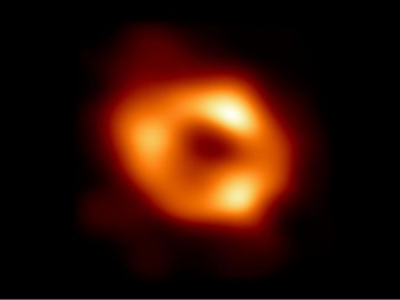 Αυτή είναι η μαύρη τρύπα στο κέντρο του γαλαξία μας - Φωτογραφήθηκε για πρώτη φορά