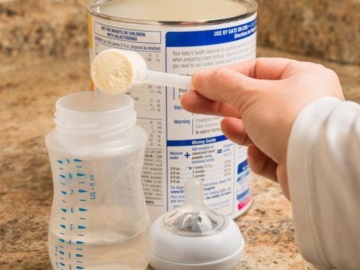 ΗΠΑ: Πολιτική κρίση για τις ελλείψεις βρεφικού γάλακτος - Το μήνυμα προς του γονείς