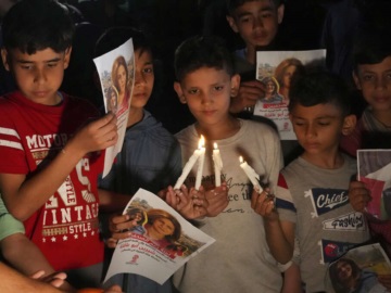 Οι Παλαιστίνιοι κηδεύουν την Σιρίν Αμπού Άκλεχ εν μέσω νέων συγκρούσεων στη Δυτική Όχθη