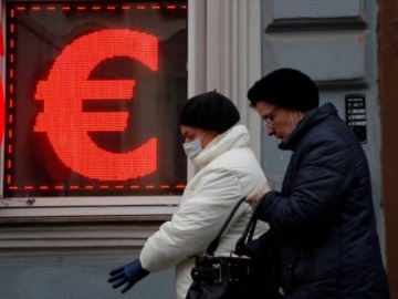 Bloomberg: “Σκοτεινή προοπτική για την ευρωζώνη”- Ενισχύεται το δολάριο, σε χαμηλά πενταετίας το ευρώ- Σήμα κινδύνου από τις αγορές
