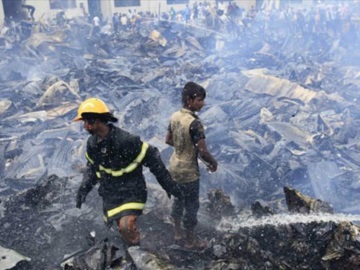 Μπανγκλαντές: Μάχη για να τεθεί υπό έλεγχο η πυρκαγιά σε μεγάλη αποθήκη - 41 νεκροί μέχρι στιγμής