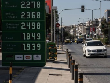Οριστικά εκτός η μείωση του ΕΦΚ στα καύσιμα – “Κλείδωσαν” τα νέα μέτρα για ρεύμα, fuel pass – Επιλεγμένη μείωση ΦΠΑ