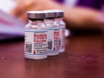 Moderna: Θετικά αποτελέσματα από το τροποποιημένο εμβόλιο κατά της Όμικρον