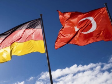 Τουρκικό ΥΠΕΞ σε Βερολίνο: Μην παίρνετε θέση, αυτοί παραβιάζουν τον εναέριο χώρο μας