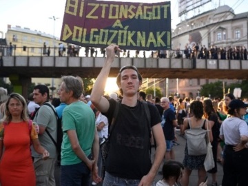 Ουγγαρία: 5η συναπτή ημέρα διαδηλώσεων εναντίον της φορολογικής μεταρρύθμισης και των μέτρων λιτότητας