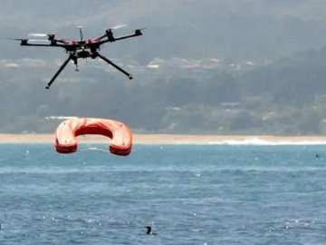 Drone σε ρόλο ναυαγοσώστη έσωσε παιδί που πνιγόταν στη Βαλένθια
