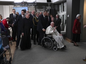 Πάπας Φραγκίσκος: Η ηλικία και τα προβλήματα υγείας του οδηγούν σε μια νέα φάση στη θητεία του