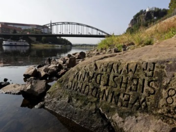 Ξηρασία: Εμφανίστηκαν οι πετρες της πείνας στα ποτάμια της Γερμανίας και της Τσεχίας