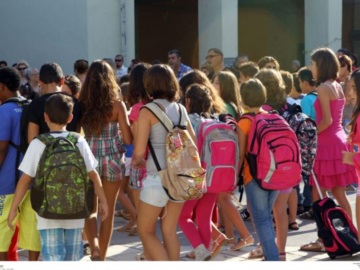 Κορωνοϊός: Τι θα κρίνει την επιστροφή της μάσκας στα σχολεία – Τι είπε ο Πλεύρης για νέα μέτρα το φθινόπωρο