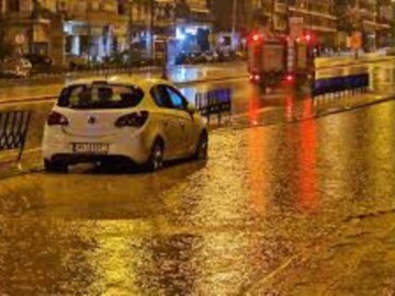 Κακοκαιρία «εξπρές»: Πλημμύρισε το βράδυ η Θεσσαλονίκη - Ποιες περιοχές επηρεάζονται