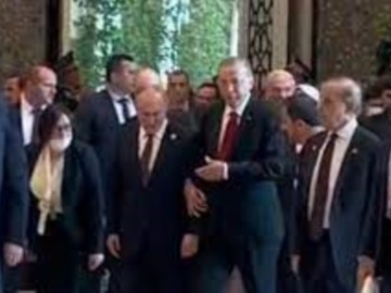 Πούτιν - Ερντογάν αγκαζέ στη Σύνοδο της Σαγκάης