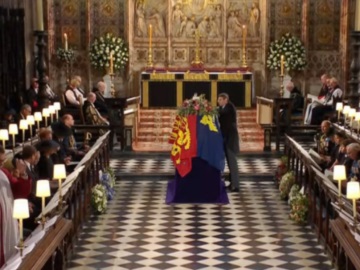 Tο &quot;τελευταίο αντίο&quot; στη βασίλισσα Ελισάβετ: Στην κρύπτη του κάστρου του Ουίνσδορ η σορός - Δείτε βίντεο