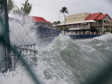 ΗΠΑ: Ο κυκλώνας Ίαν πλήττει τη Φλόριντα με καταστροφική μανία