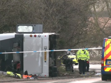 Αγγλία: Ανετράπη διώροφο λεωφορείο στο Σόμερσετ – Αρκετοί οι τραυματίες