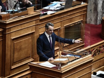 Πρόταση δυσπιστίας: Σφοδρή επίθεση Μητσοτάκη σε Τσίπρα και επικεφαλής ΑΔΑΕ – Τα 8 ερωτήματα που θα θέσει ο πρωθυπουργός