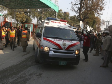 Λουτρό αίματος σε τζαμί στο Πακιστάν: Τουλάχιστον 28 νεκροί, πάνω από 150 τραυματίες