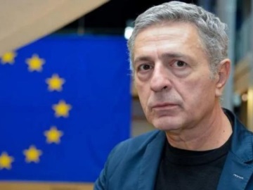 Ο Στέλιος Κούλογλου αποχωρεί από την ευρωομάδα του ΣΥΡΙΖΑ