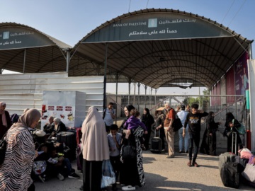 Άνοιξε το πέρασμα στη Ράφα για ξένους υπηκόους και τραυματίες – Αδυσώπητοι βομβαρδισμοί στη Γάζα
