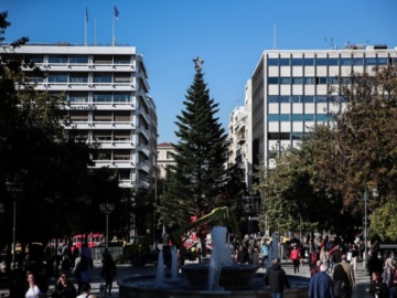 Φωταγωγείται στις 18:00 το χριστουγεννιάτικο δέντρο στο Σύνταγμα – Μουσική εκδήλωση του Δ. Αθηναίων ανοιχτή για όλους