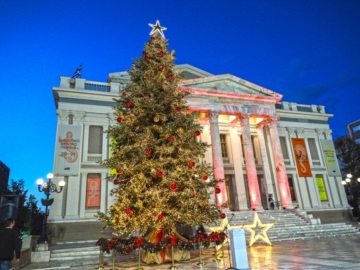 Ο Δήμαρχος Πειραιά φωταγωγεί το Χριστουγεννιάτικο Δένδρο την Παρασκευή 8 Δεκεμβρίου, με πλούσιο καλλιτεχνικό πρόγραμμα!