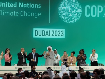 COP28: Ιστορική στιγμή ή υποχώρηση; Τι προβλέπει η συμφωνία για το κλίμα