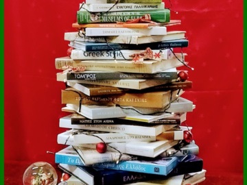 Αίγινα: Με ένα δέντρο βιβλίων μας εύχεται η Δημόσια Καποδιστριακή Βιβλιοθήκη Αίγινας.