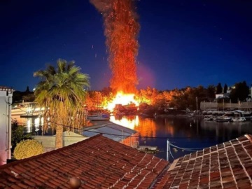 Φωτιά σε ελλιμενισμένα σκάφη στο παλιό λιμάνι στις Σπέτσες