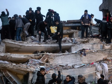 Σεισμός στην Τουρκία: Έφτασαν τους 2.300 οι νεκροί από τα 7,8 Ρίχτερ - Κατέρρευσαν 2.800 κτήρια