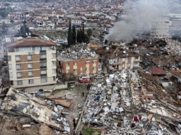 Δεκάδες χώρες στέλνουν διασώστες και ανθρωπιστική βοήθεια στις σεισμόπληκτες περιοχές Τουρκίας και Συρίας