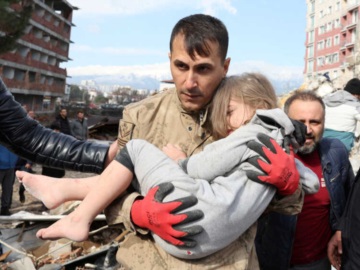 Συγκέντρωση ανθρωπιστικής βοήθειας από τον Δήμο Πειραιά για τους σεισμόπληκτους σε Τουρκία - Συρία