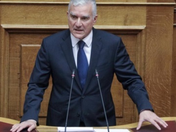 Ο αποχαιρετισμός των ΝΔ και ΣΥΡΙΖΑ στον βουλευτή Χανίων Μανούσο Βολουδάκη
